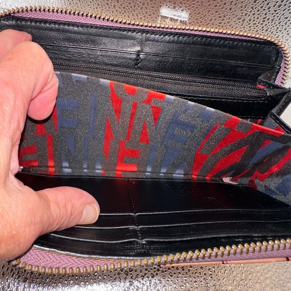 Gorgeous Vivienne Westwood wallet in a crocodile pattern. - Picture 10 of 16